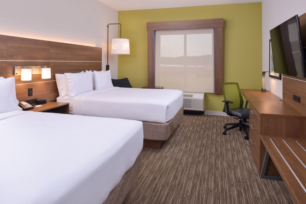 Standard Quadruple room Holiday Inn Express Spring Hill, an IHG Hotel