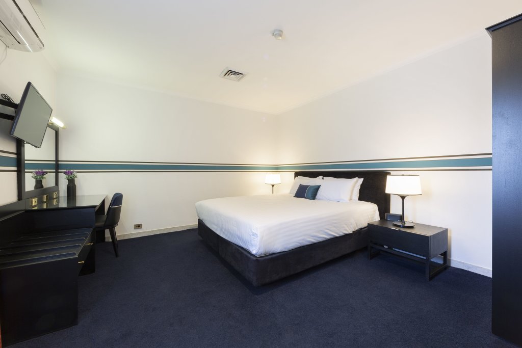 Suite Ramada by Wyndham Diplomat Canberra