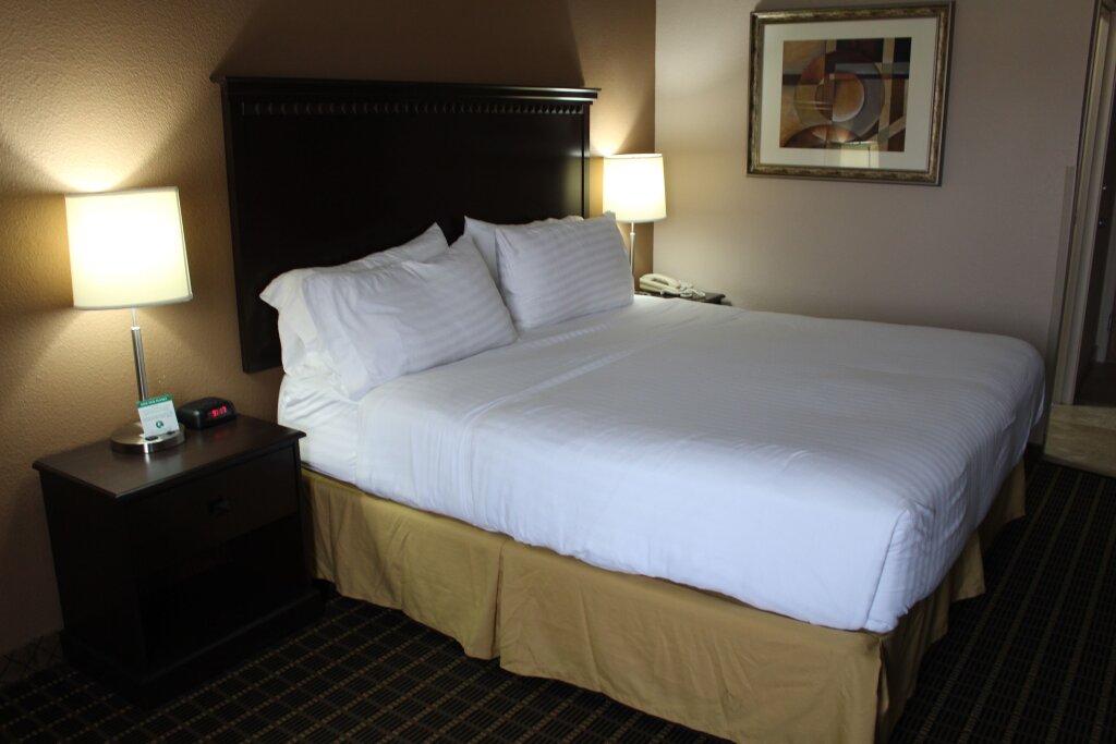 Camera Standard Holiday Inn Express Kansas City Liberty Missouri, an IHG Hotel