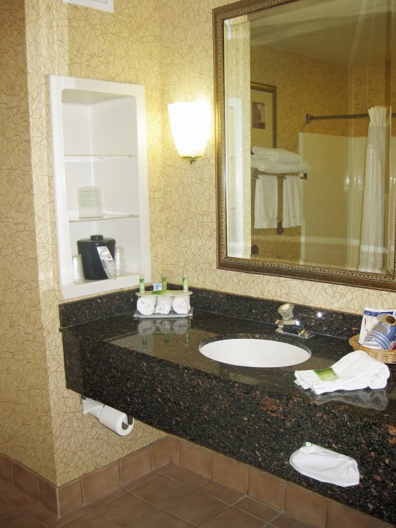 Четырёхместный номер Standard Holiday Inn Express Hotel & Suites Idaho Falls, an IHG Hotel