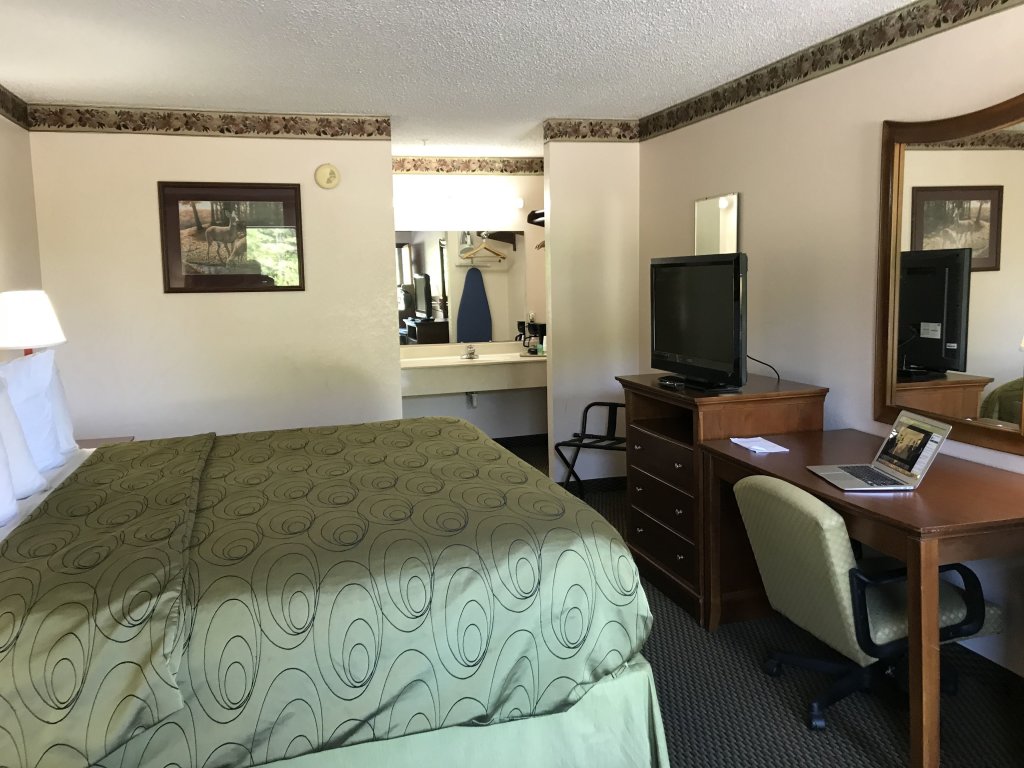 Двухместный люкс Classic Clairmont Inn & Suites - Warren