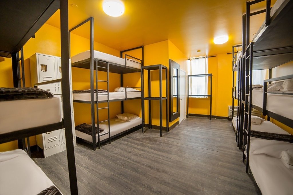 Кровать в общем номере Ocean Blue Hostel