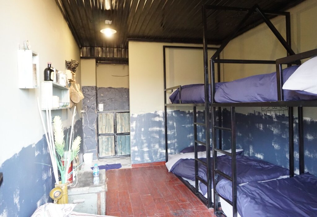 Кровать в общем номере Gạo House & Coffee