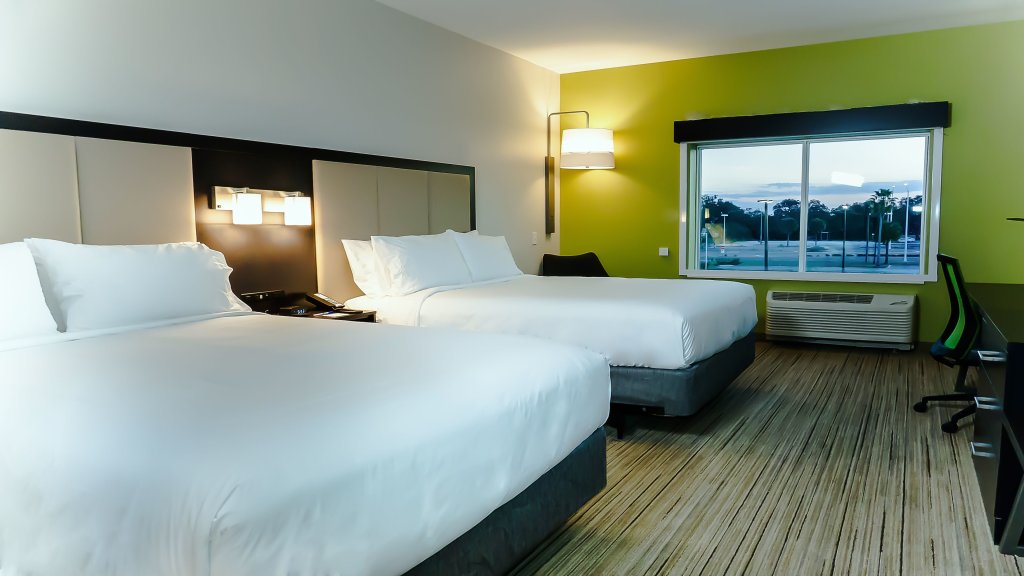 Standard room Holiday Inn Express & Suites - Tampa East - Ybor City, an IHG Hotel