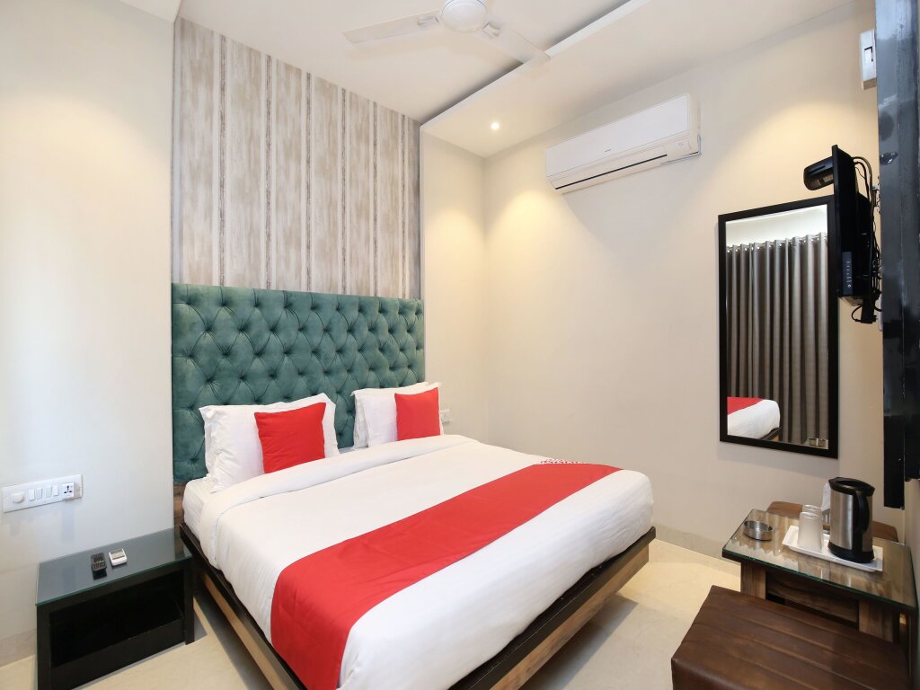 Standard room OYO 17084 Hotel Grand Orchid