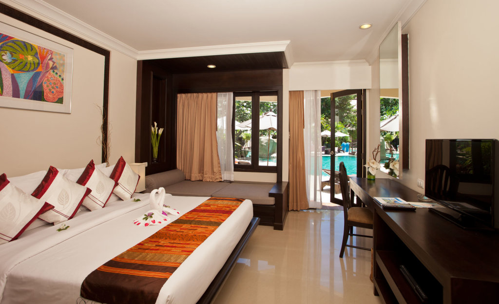 Номер Deluxe Thara Patong Beach Resort & Spa