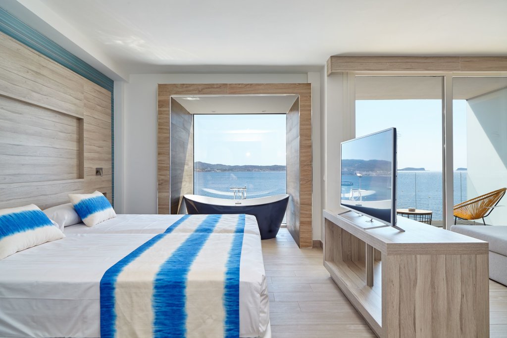 Люкс с видом на море Sol Bahía Ibiza Suites
