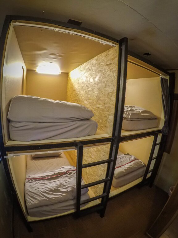 Кровать в общем номере OYO 668 Norn Plearn Hostel