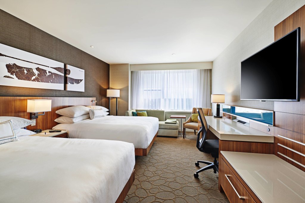 Четырёхместный номер Standard Delta Hotels by Marriott Dartmouth