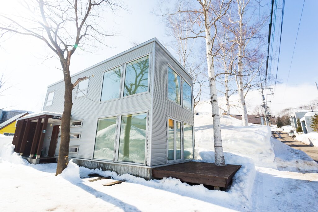 2 Bedrooms Cottage Niseko Central Houses and Apartments