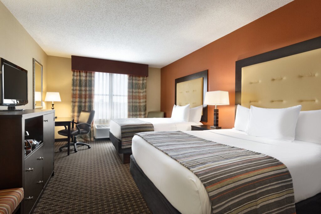 Четырёхместный номер Standard Country Inn & Suites by Radisson, Evansville, IN