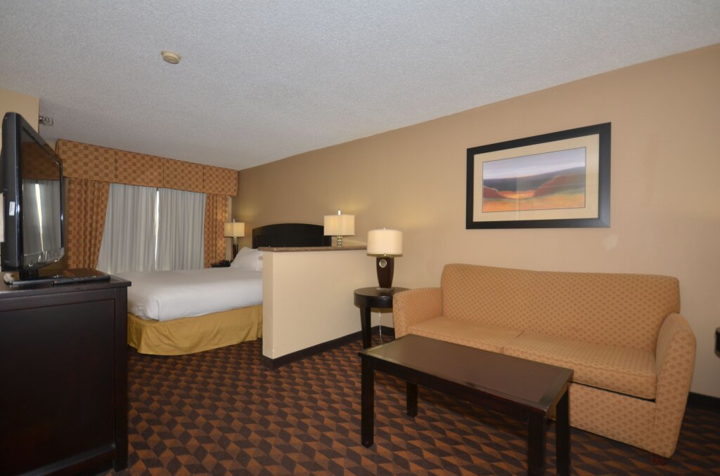 Люкс Standard Holiday Inn Express Hotel & Suites Albuquerque Midtown, an IHG Hotel