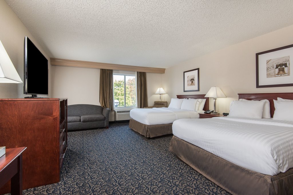 Suite Holiday Inn Express & Suites Philadelphia - Mt Laurel, an IHG Hotel