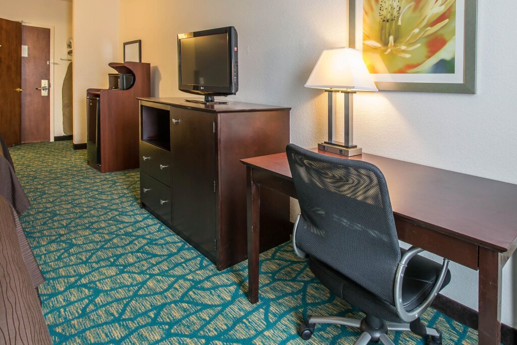Четырёхместный номер Standard Comfort Inn & Suites Fort Lauderdale West Turnpike