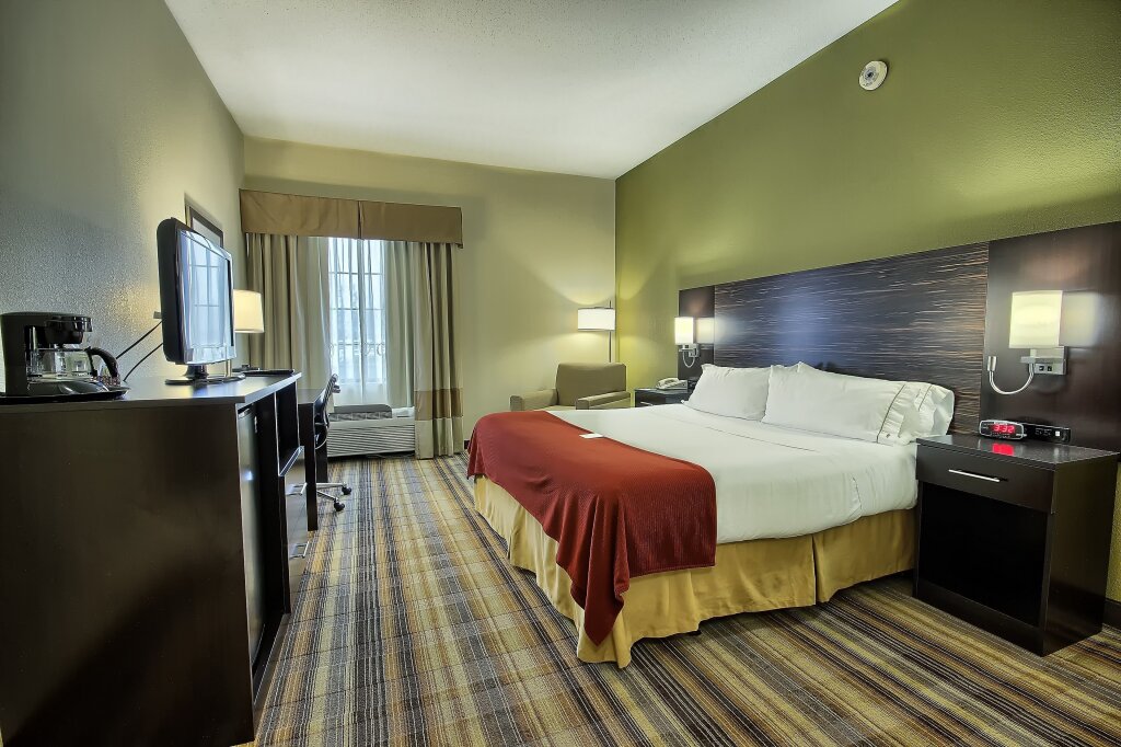 Люкс Holiday Inn Express Hotel & Suites Grove City, an IHG Hotel