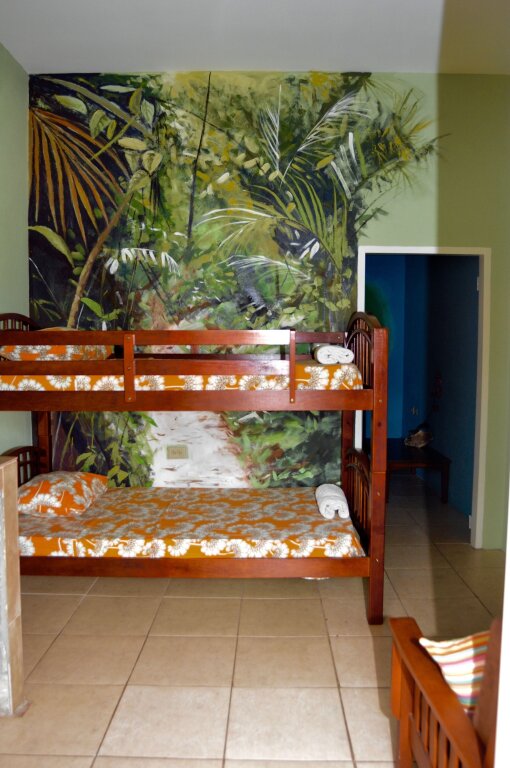 Семейный номер Standard с видом на сад Fish Tobago Guesthouse or Joy and Brandon Guesthouse
