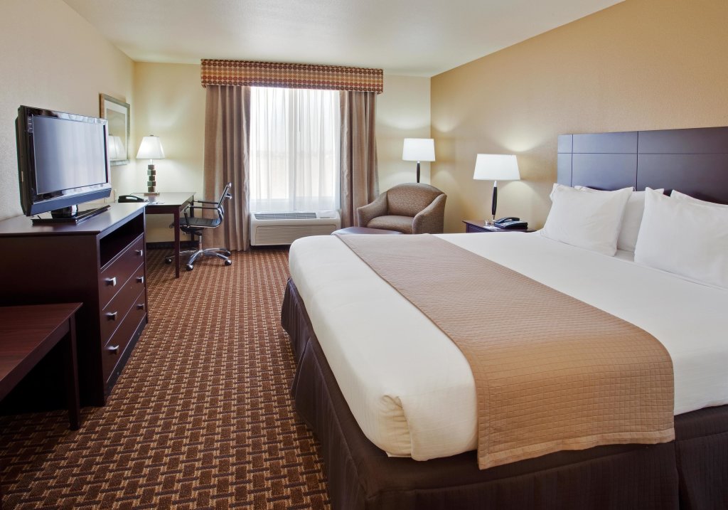 Номер Standard Holiday Inn Express Hotel & Suites Dinuba West, an IHG Hotel