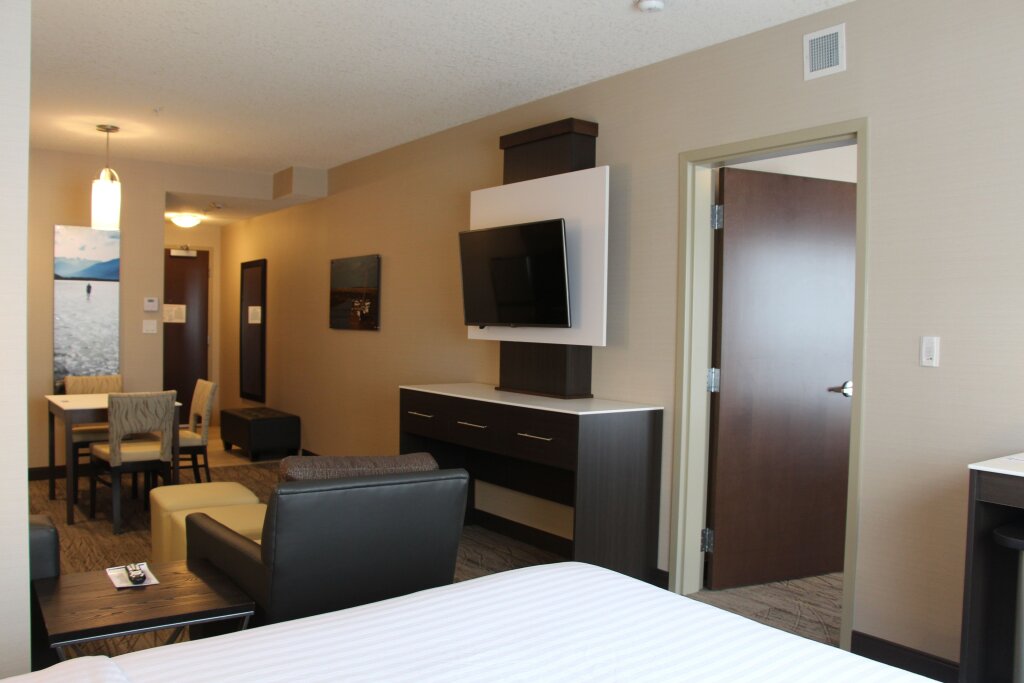 Suite Holiday Inn Express & Suites Cold Lake, an IHG Hotel