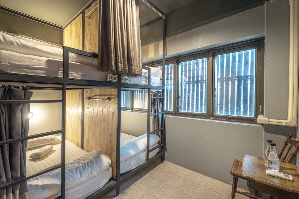 Кровать в общем номере Sloth Hostel Don Mueang