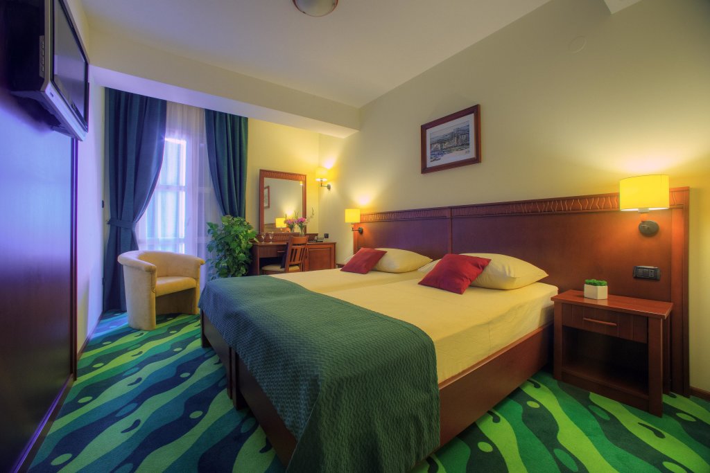 Superior Double room with balcony Hotel Vrata Krke