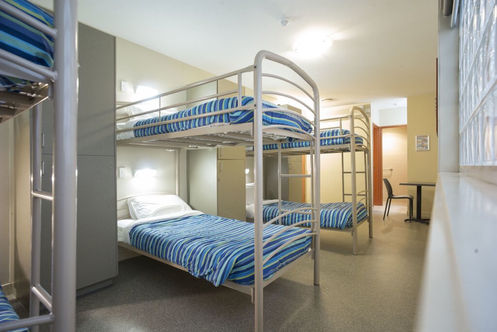 Кровать в общем номере YHA Brisbane City