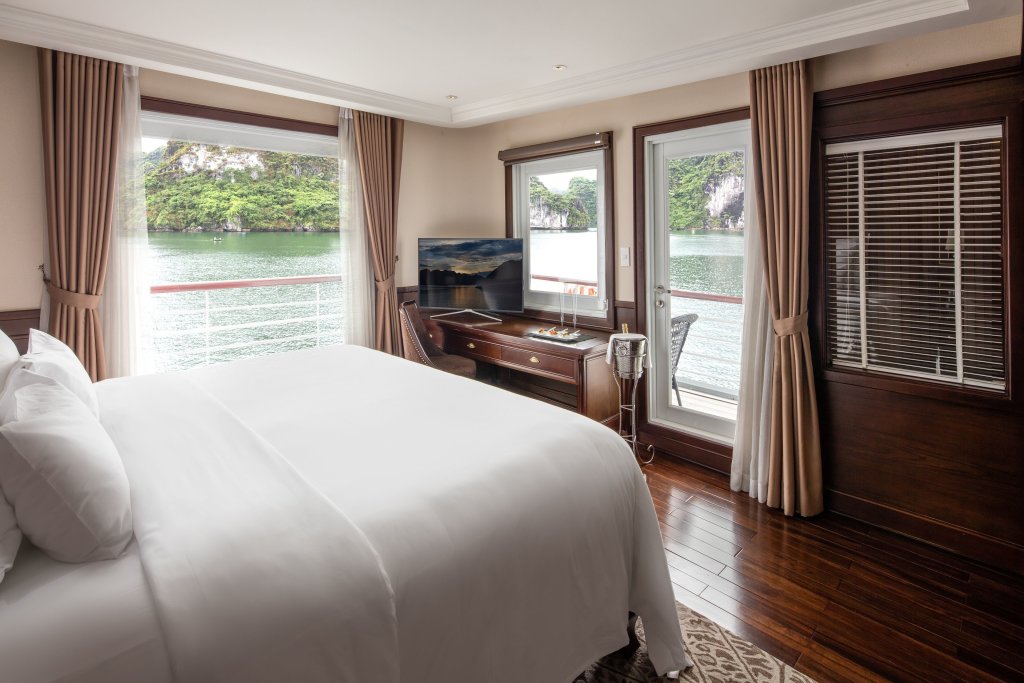 Люкс с балконом и с видом на залив Paradise Elegance Cruise Halong