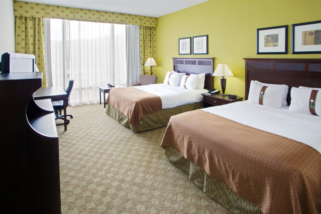 Четырёхместный номер Standard Holiday Inn Roanoke - Tanglewood Route 419 & I 581, an IHG Hotel