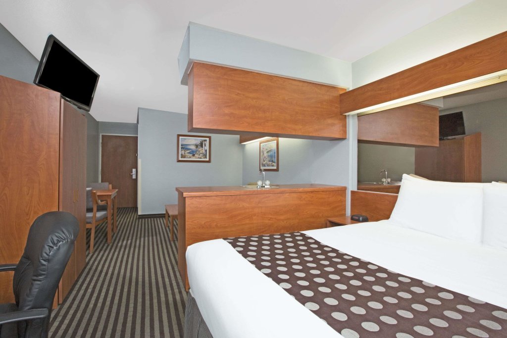 Люкс Microtel Inn & Suites by Wyndham Garland/Dallas