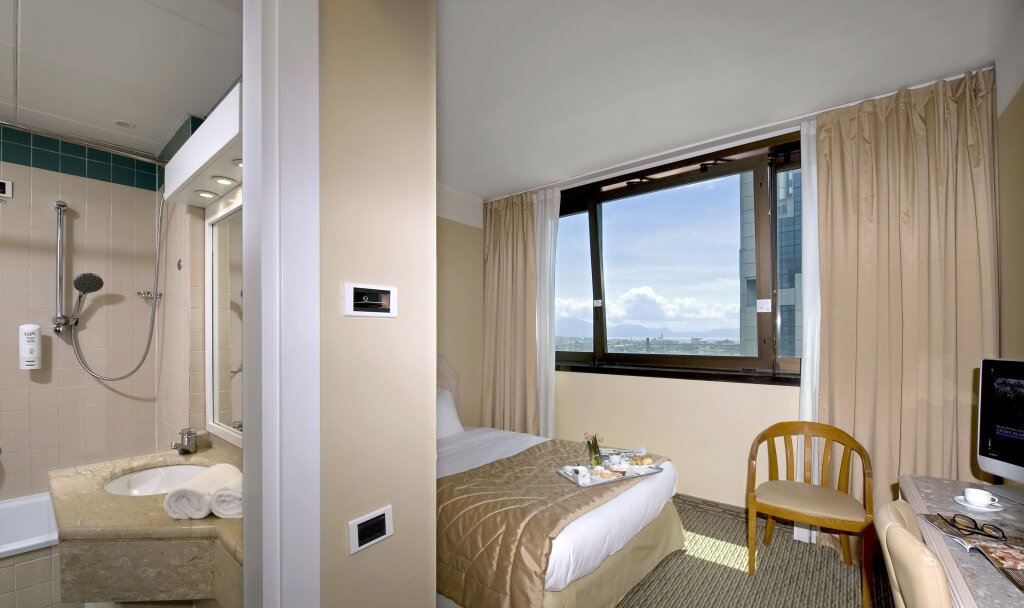 Standard room Holiday Inn Naples, an IHG Hotel