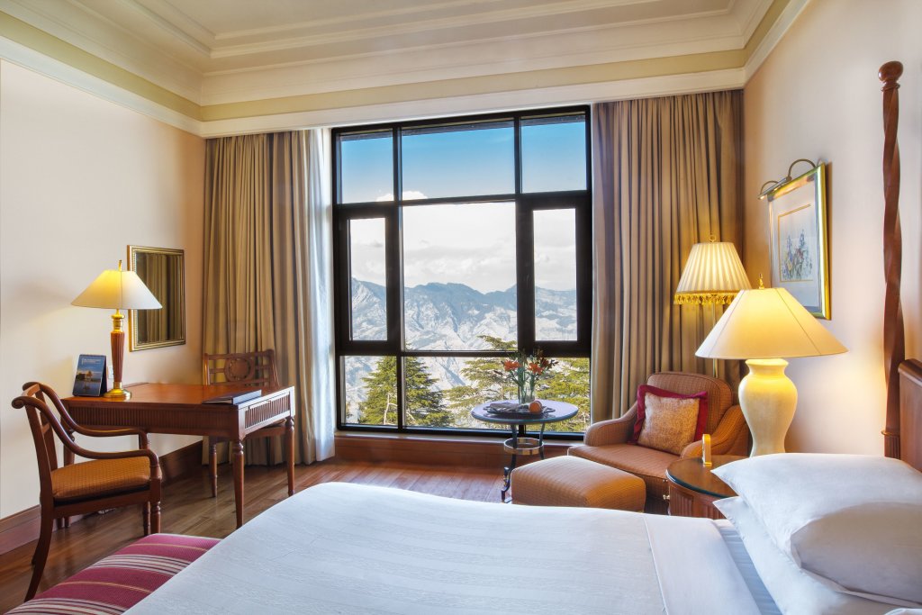 Номер Premier с видом на горы Wildflower Hall, An Oberoi Resort, Shimla