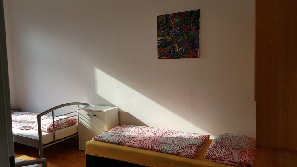Кровать в общем номере с 6 комнатами Raisa Apartments Lerchenfelder Gürtel 30