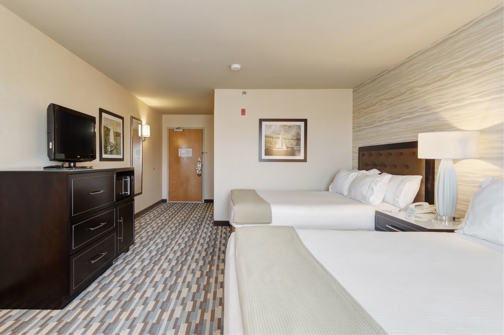 Standard quadruple chambre Holiday Inn Express Hotel & Suites Warwick-Providence , an IHG Hotel