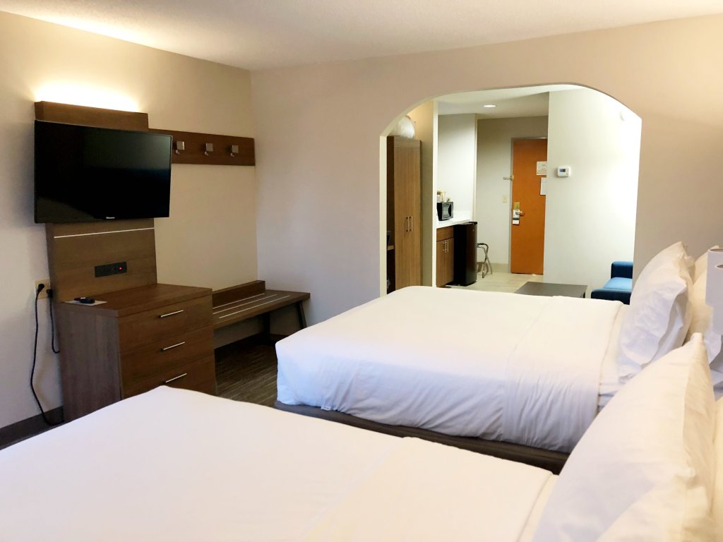 Vierer Suite Holiday Inn Express & Suites Harrison, an IHG Hotel