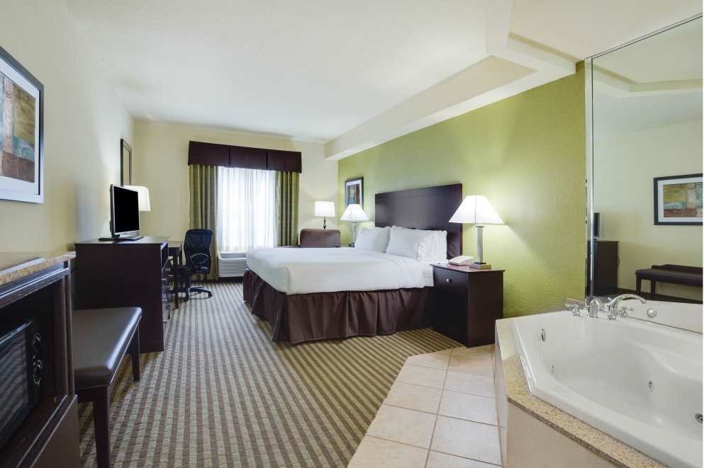 Люкс Holiday Inn Express & Suites Sarasota East, an IHG Hotel
