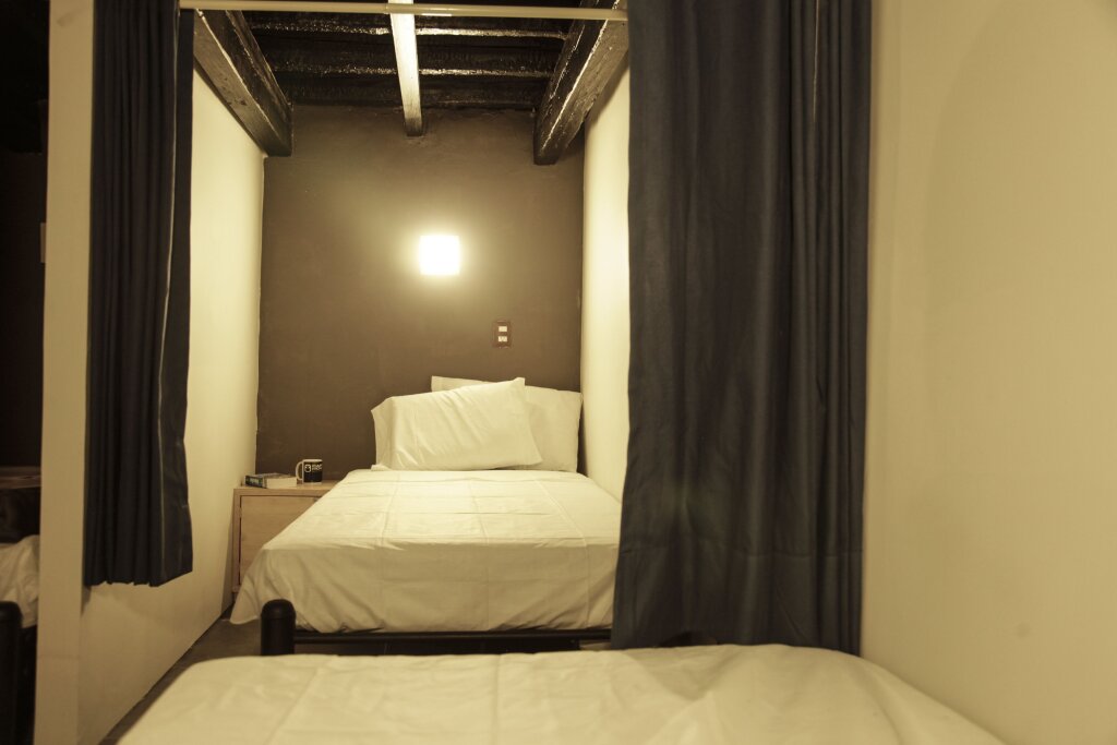 Кровать в общем номере (женский номер) Capsule Hostel