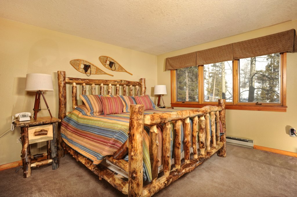 2 Bedrooms Standard room Aspen Ridge Condominiums