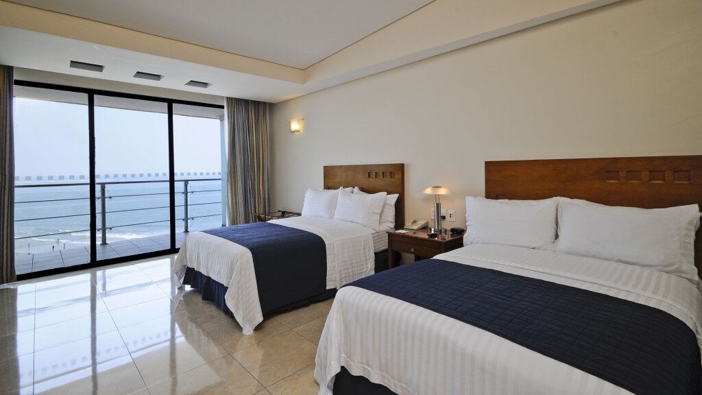 Четырёхместный номер Standard с видом на океан Holiday Inn Veracruz-Boca Del Rio, an IHG Hotel
