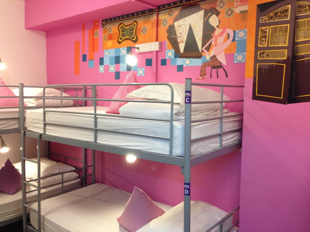 Кровать в общем номере (женский номер) RedDoorz Hostel @ Beach Road