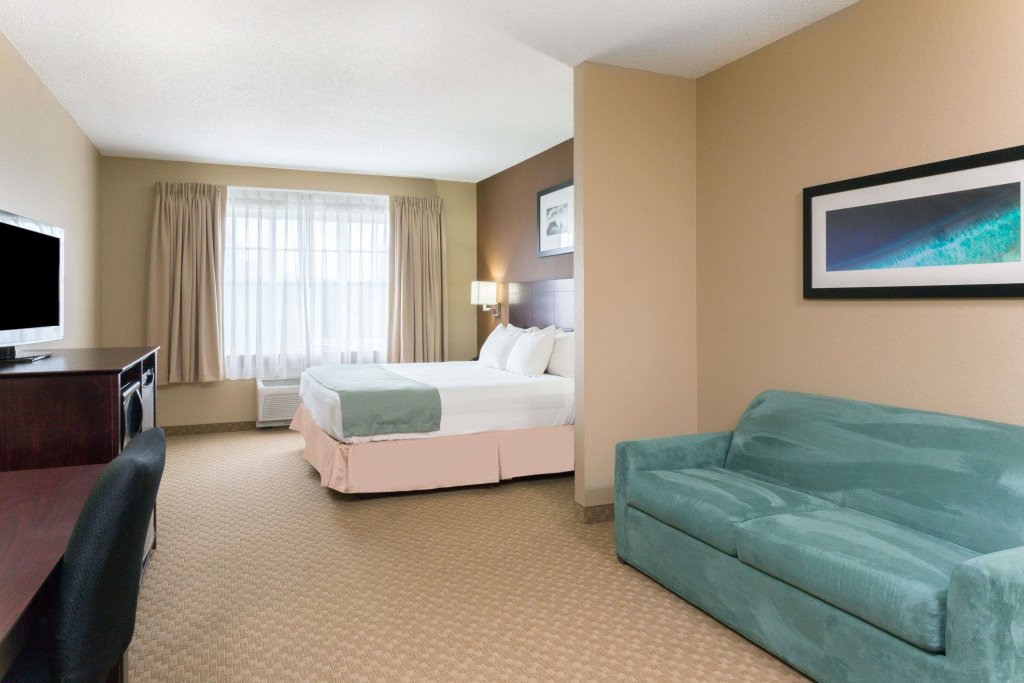 Двухместный люкс Palm Coast Hotel & Suites-I-95