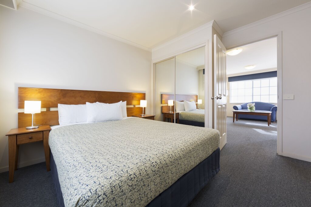 Апартаменты Canberra Parklands Central Apartment Hotel Official