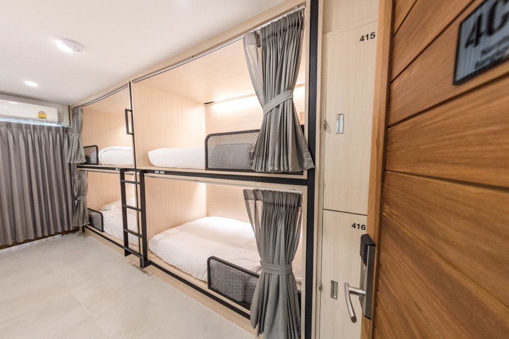 Кровать в общем номере (женский номер) Naratel Hostel Bangkok