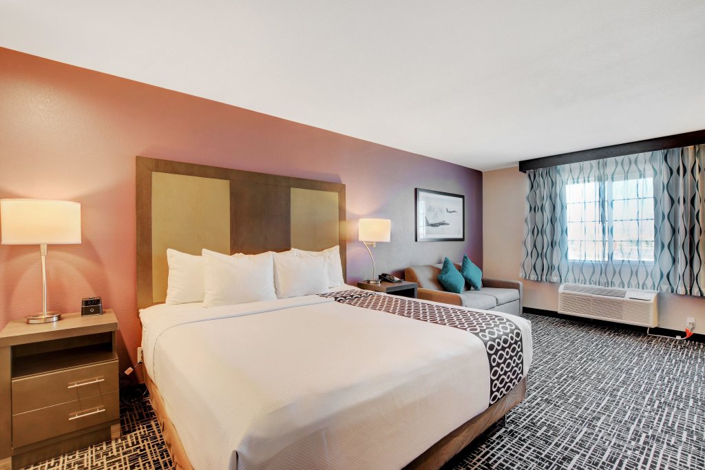 Двухместный номер La Quinta Inn & Suites by Wyndham Las Vegas Nellis