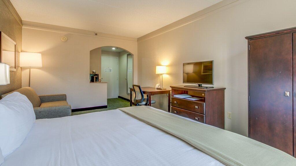 Standard room Holiday Inn Express Hotel & Suites Midlothian Turnpike, an IHG Hotel
