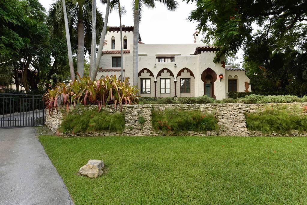 Historic Gated 6BD/4.5BA Villa W/Pool In Coconut Grove - Sleeps 12 - R ...