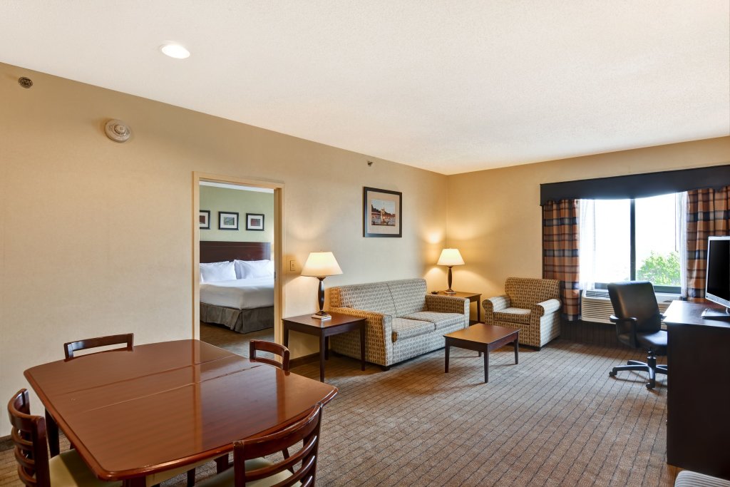Double suite Holiday Inn Express Boston, an IHG Hotel