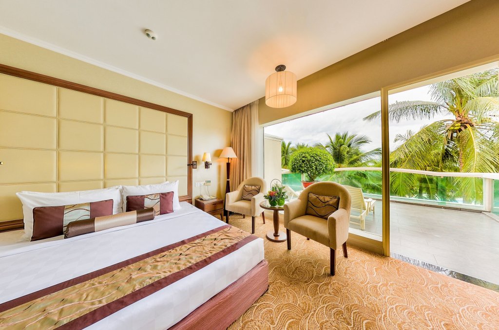 Superior Double room with balcony and with pool view Sea Links Beach Resort & Golf