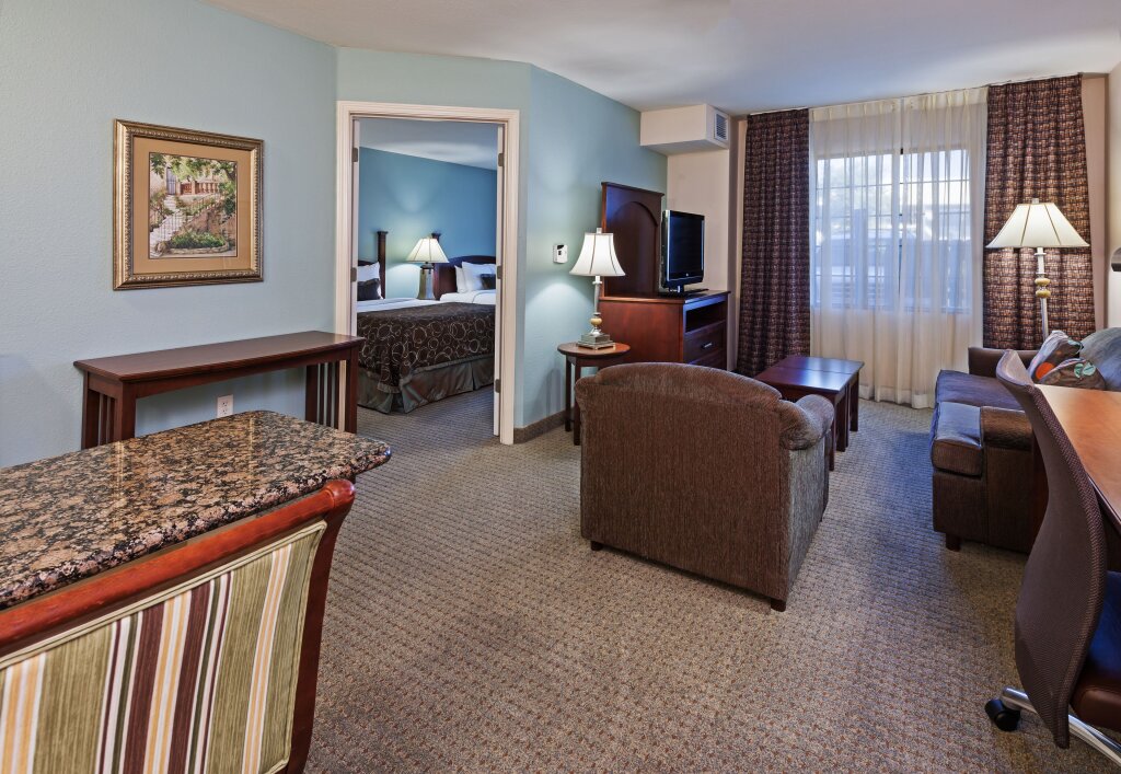 Люкс с 2 комнатами Staybridge Suites San Antonio NW Near Six Flags Fiesta, an IHG Hotel
