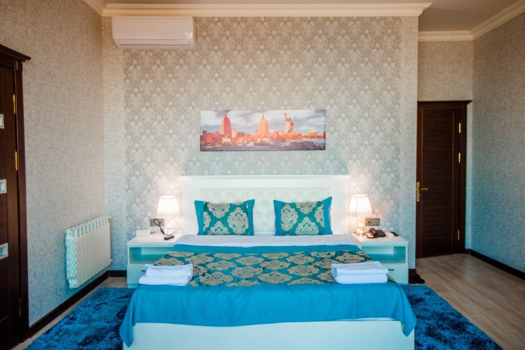 Трёхместный семейный номер Standard с 2 комнатами Regnum Hotel Baku