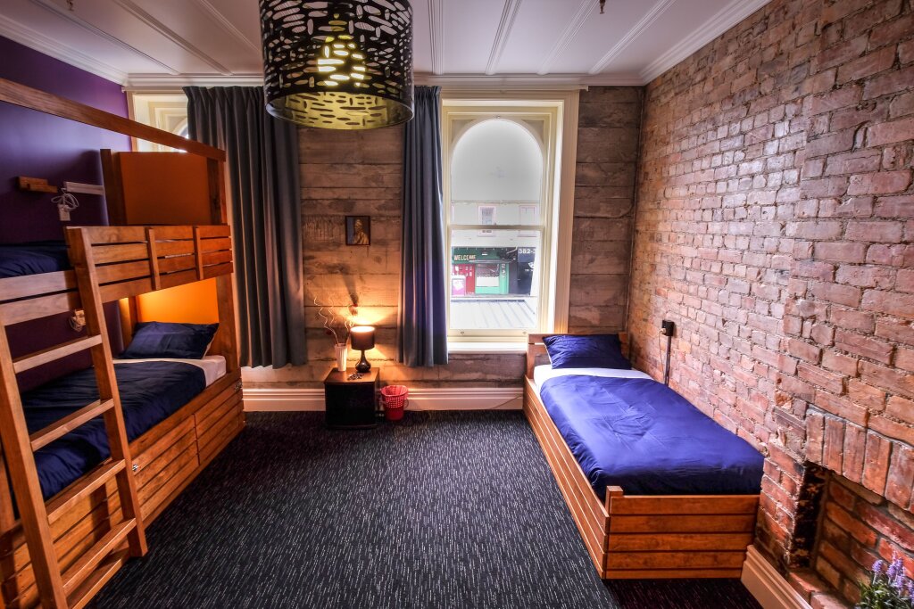 Кровать в общем номере (женский номер) Haka Lodge Auckland
