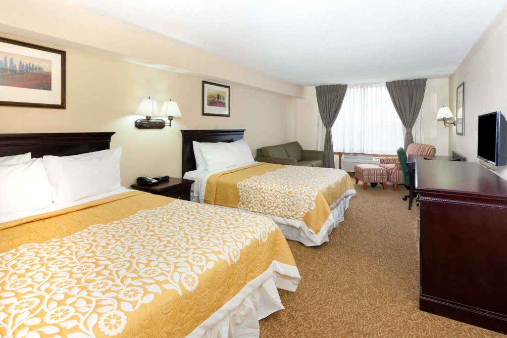 Standard room Days Inn & Suites by Wyndham Tucker/Northlake